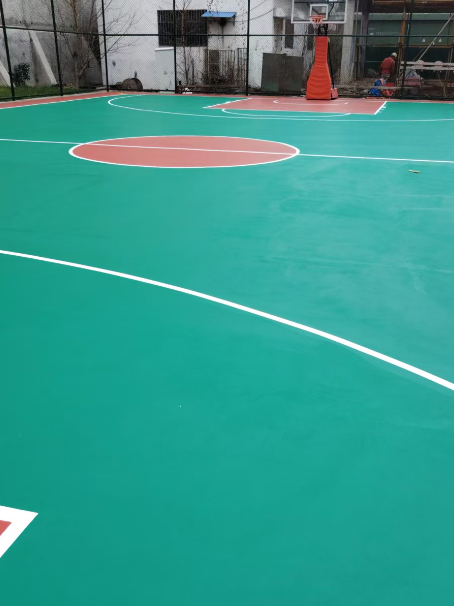 安仁 球场长期使用易出现地面开裂